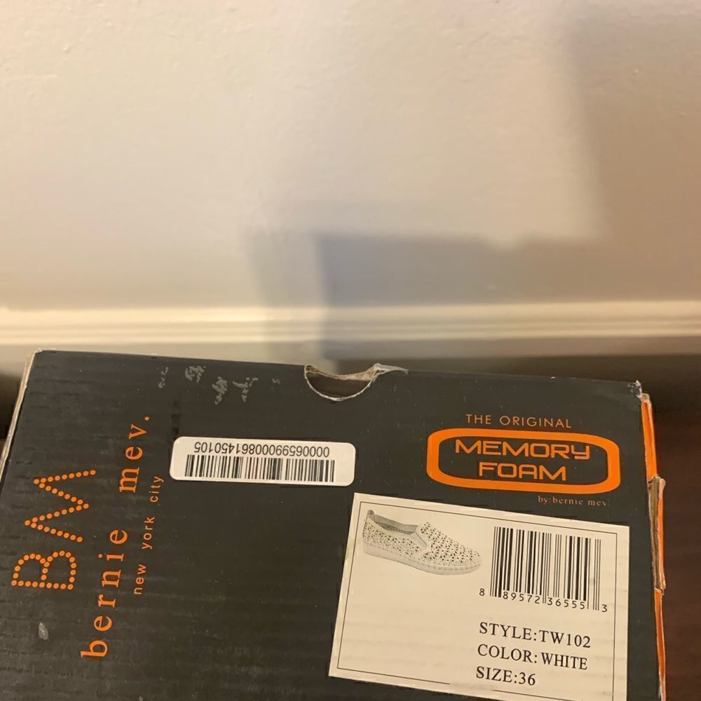 Bernie mev Women’s soft leather upper/ lining slip on sneaker Sz 36, NIB - Picture 8 of 8